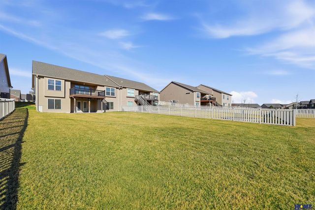 9128 Baybrook Circle, Lincoln, NE 68516
