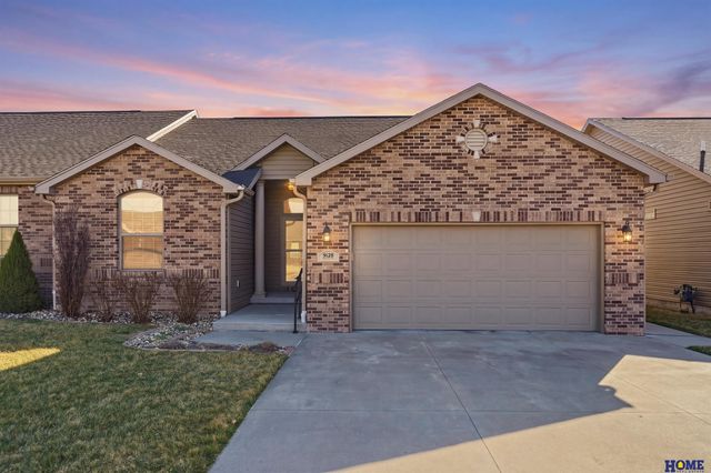 9128 Baybrook Circle, Lincoln, NE 68516