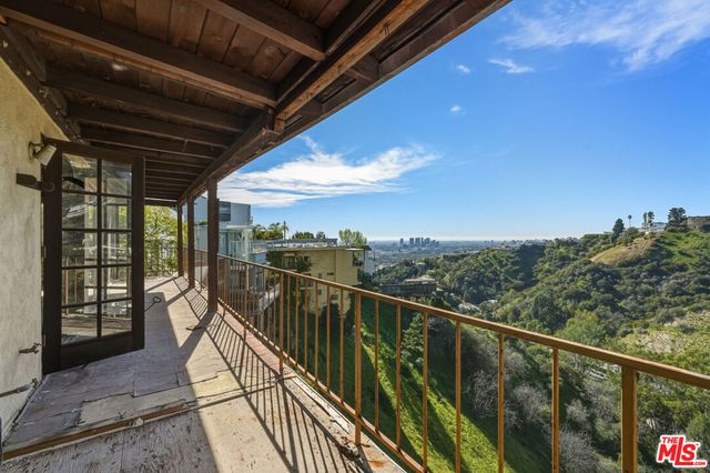 1879 N Sunset Plaza Drive, Los Angeles, CA 90069