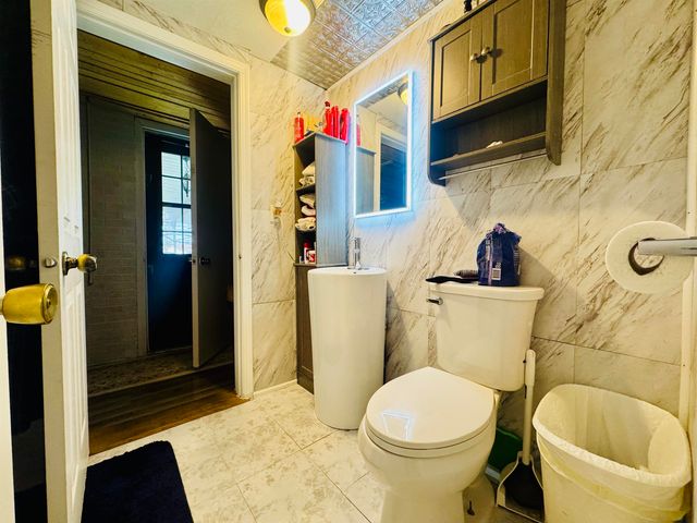 2403 E main Street, Westfrank, IL 62896