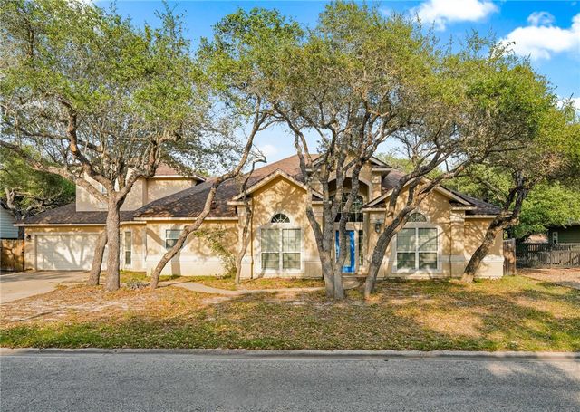 104 Saint Andrews St, Rockport, TX 78382