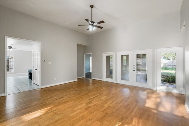 104 Saint Andrews St, Rockport, TX 78382