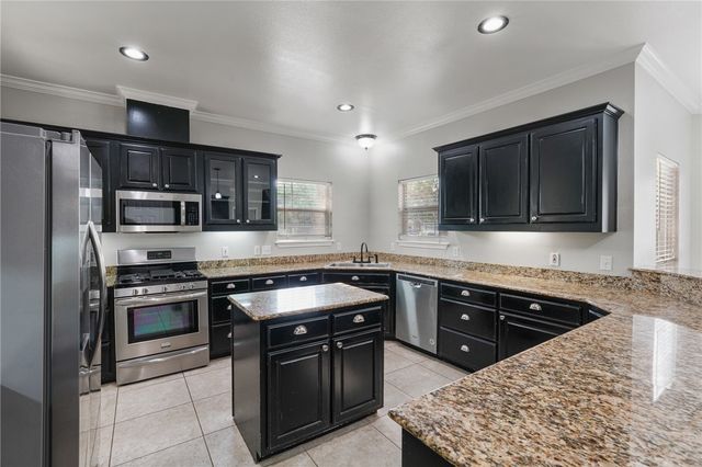 104 Saint Andrews St, Rockport, TX 78382