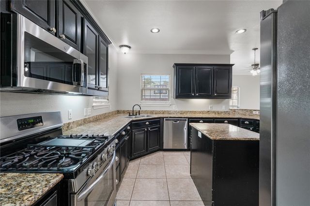104 Saint Andrews St, Rockport, TX 78382