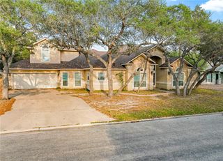 104 Saint Andrews St, Rockport, TX 78382