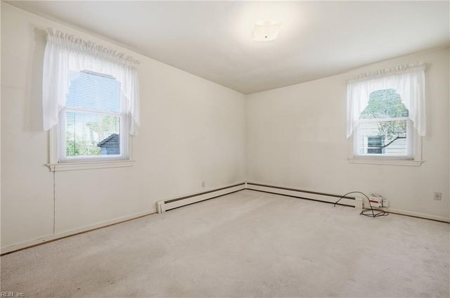 21 Sidney PL, Newport News, VA 23601