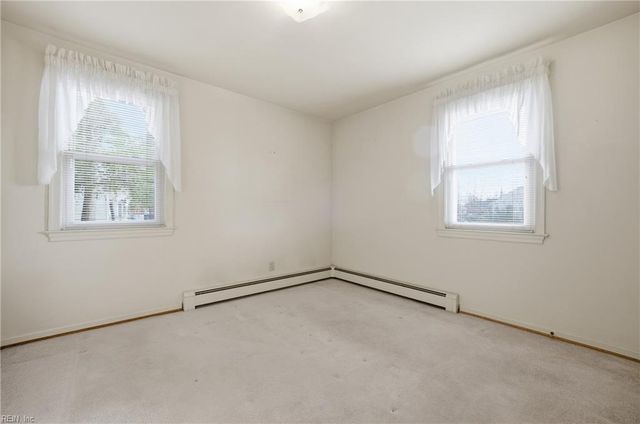 21 Sidney PL, Newport News, VA 23601