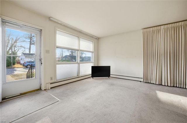 21 Sidney PL, Newport News, VA 23601