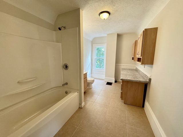 304 S Prairie Street, Bloomington, IL 61701