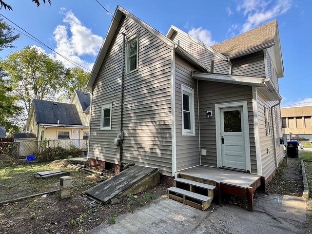 304 S Prairie Street, Bloomington, IL 61701