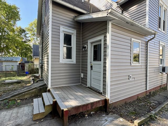 304 S Prairie Street, Bloomington, IL 61701