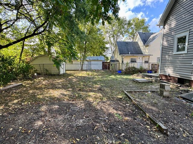 304 S Prairie Street, Bloomington, IL 61701