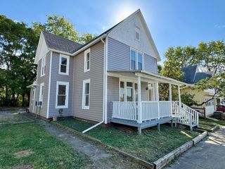 304 S Prairie Street, Bloomington, IL 61701