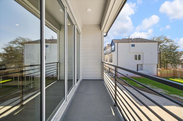 5622 Camino Encantado Drive, Houston, TX 77091
