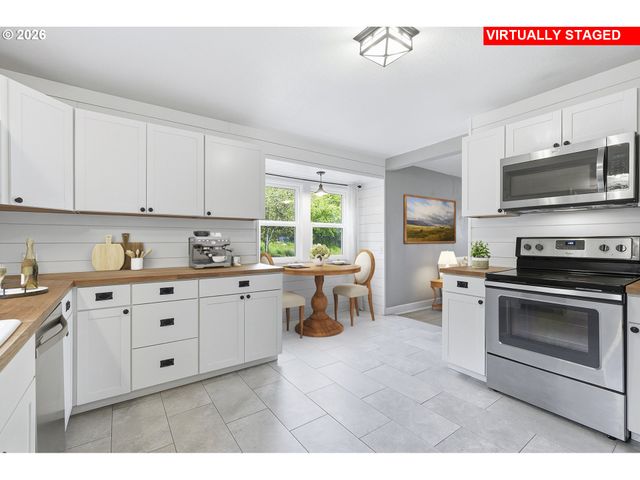 1102 CENTER St, Oregon City, OR 97045