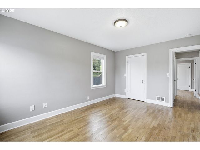 1102 CENTER St, Oregon City, OR 97045