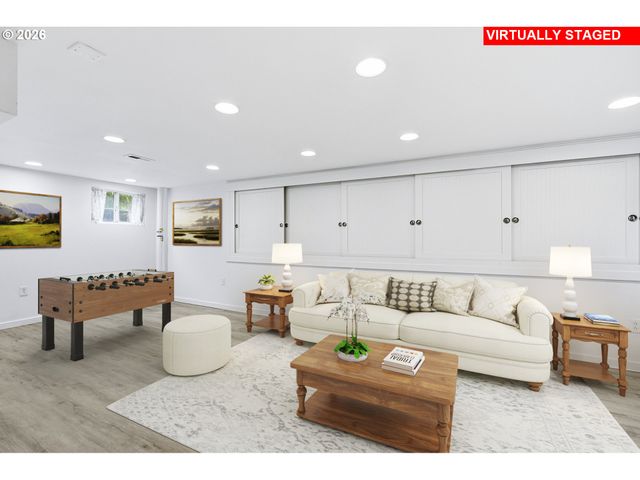 1102 CENTER St, Oregon City, OR 97045