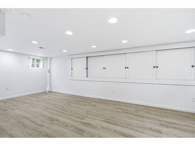 1102 CENTER St, Oregon City, OR 97045