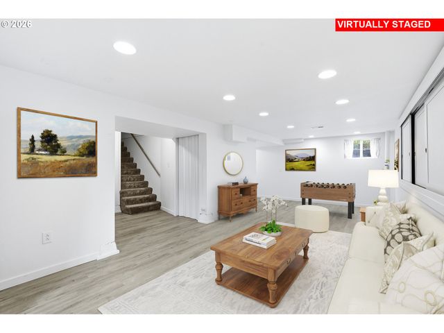 1102 CENTER St, Oregon City, OR 97045