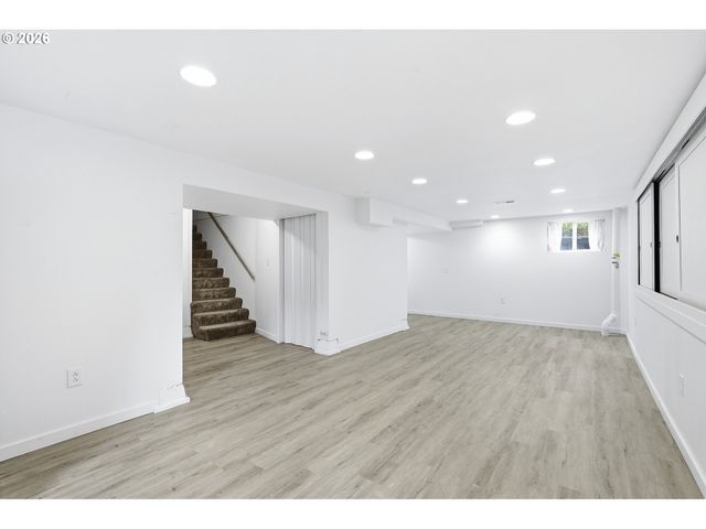 1102 CENTER St, Oregon City, OR 97045