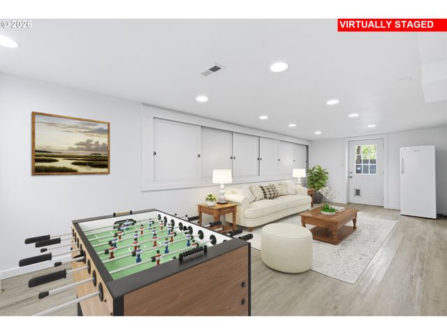 1102 CENTER St, Oregon City, OR 97045