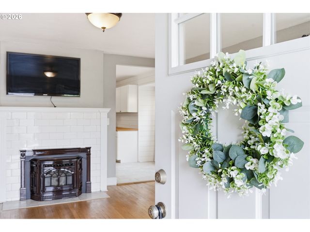 1102 CENTER St, Oregon City, OR 97045