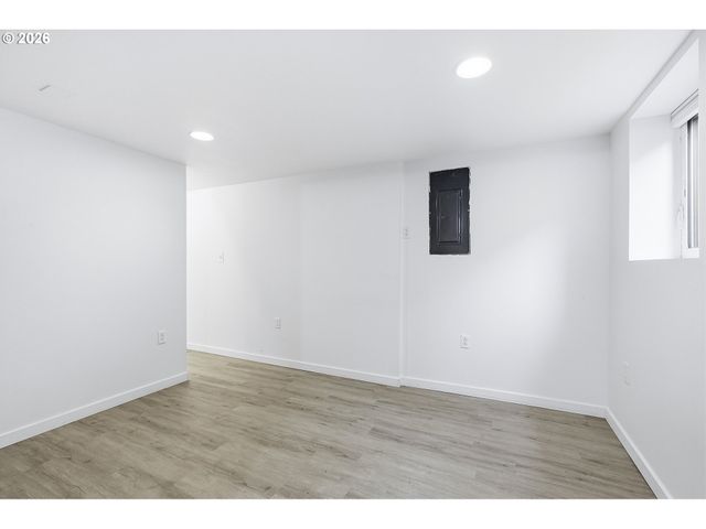 1102 CENTER St, Oregon City, OR 97045