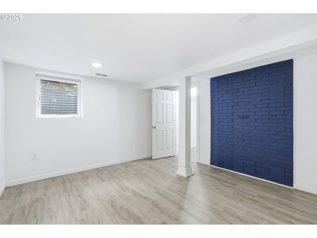 1102 CENTER St, Oregon City, OR 97045