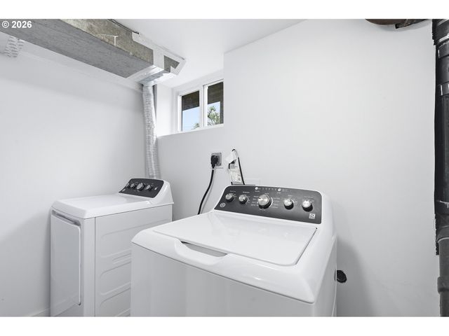 1102 CENTER St, Oregon City, OR 97045