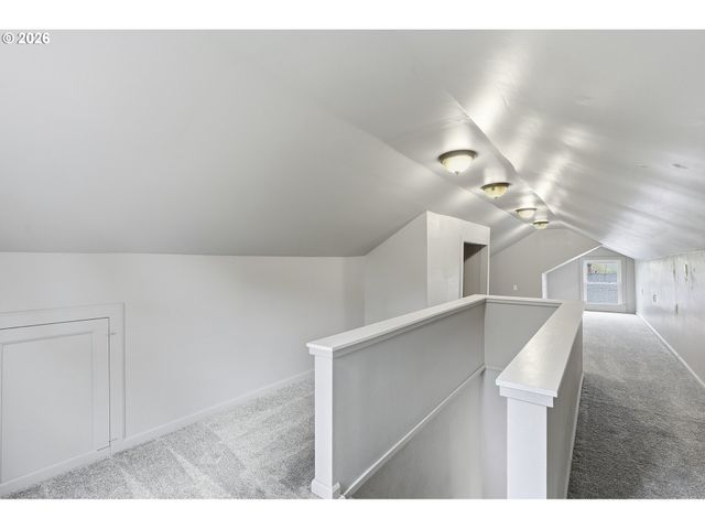 1102 CENTER St, Oregon City, OR 97045