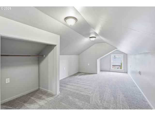 1102 CENTER St, Oregon City, OR 97045