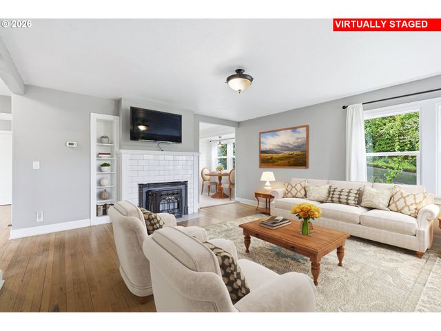 1102 CENTER St, Oregon City, OR 97045