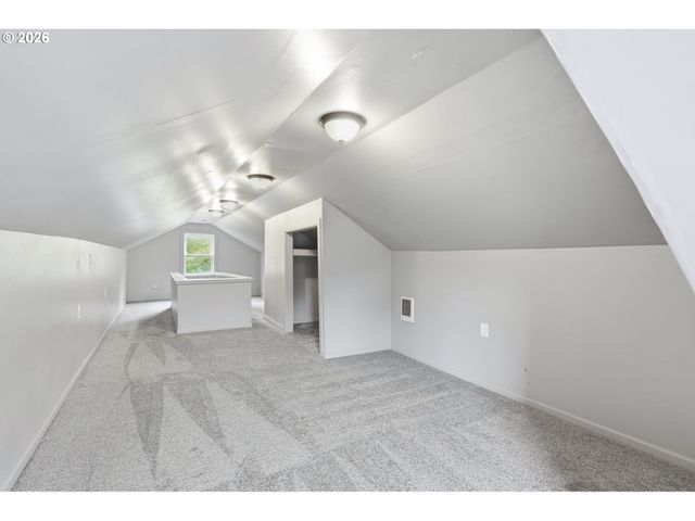 1102 CENTER St, Oregon City, OR 97045