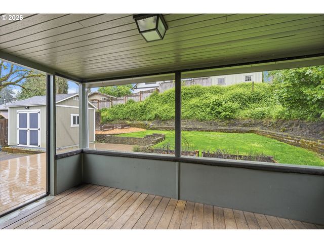 1102 CENTER St, Oregon City, OR 97045