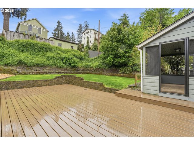 1102 CENTER St, Oregon City, OR 97045