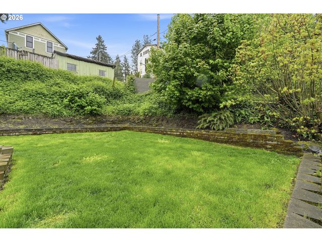 1102 CENTER St, Oregon City, OR 97045