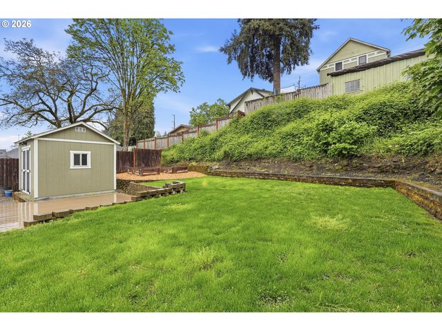 1102 CENTER St, Oregon City, OR 97045