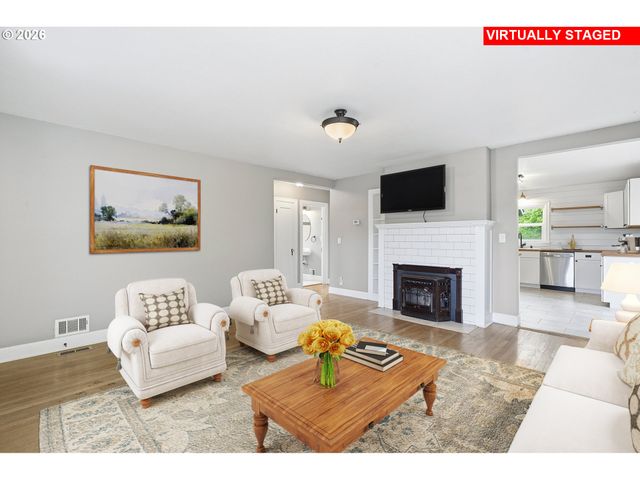 1102 CENTER St, Oregon City, OR 97045