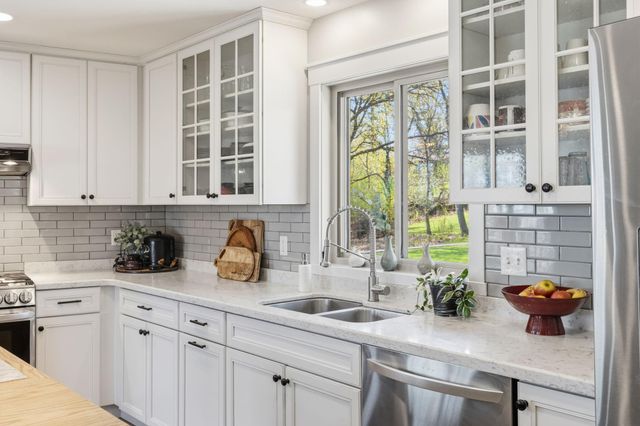 3015 Valleywood Drive SW, Rochester, MN 55902