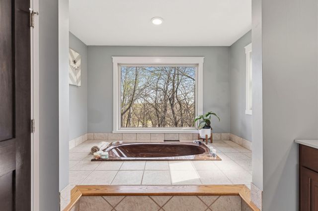 3015 Valleywood Drive SW, Rochester, MN 55902