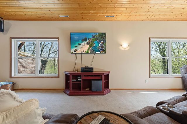 3015 Valleywood Drive SW, Rochester, MN 55902