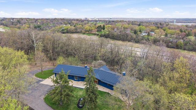 3015 Valleywood Drive SW, Rochester, MN 55902