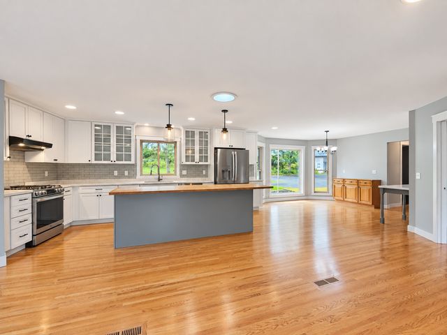 3015 Valleywood Drive SW, Rochester, MN 55902