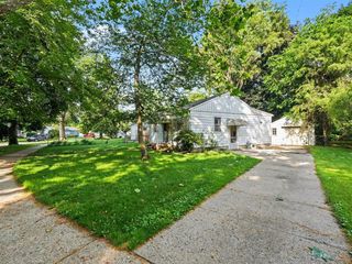 533 Hunt Place, Ypsilanti, MI 48198