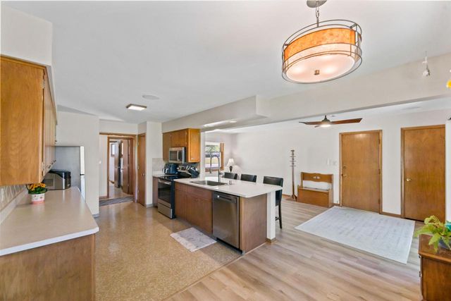 445 E Harvard STREET, Oconomowoc, WI 53066