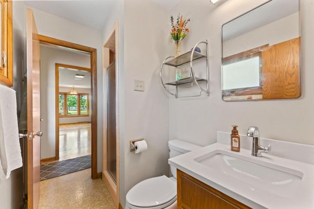 445 E Harvard STREET, Oconomowoc, WI 53066