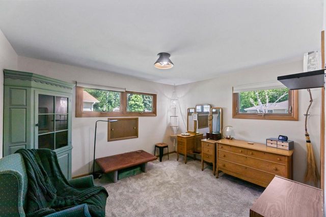 445 E Harvard STREET, Oconomowoc, WI 53066