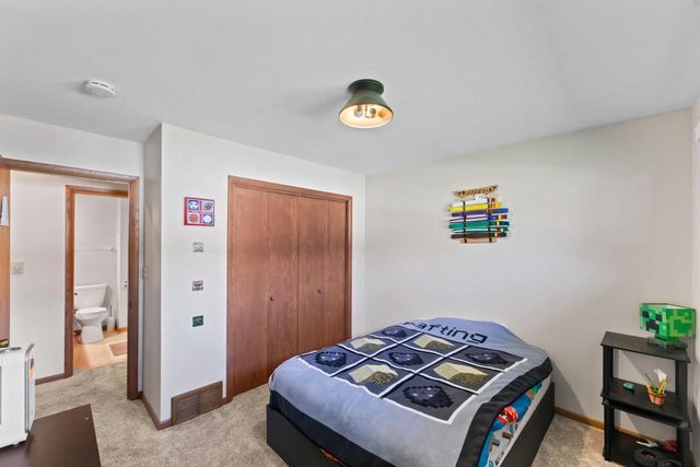 445 E Harvard STREET, Oconomowoc, WI 53066