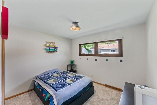 445 E Harvard STREET, Oconomowoc, WI 53066