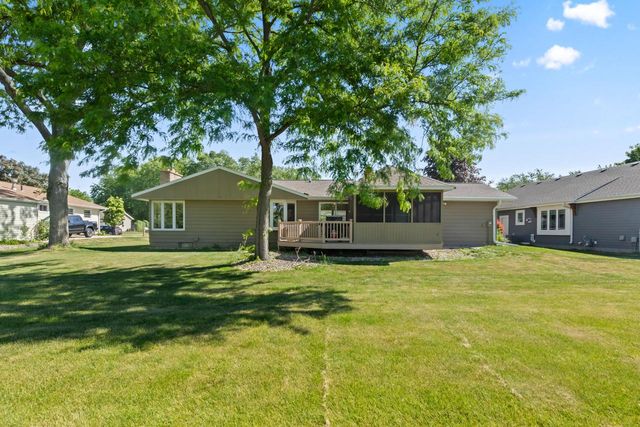 445 E Harvard STREET, Oconomowoc, WI 53066